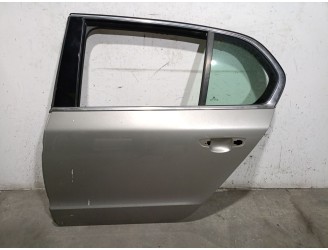Recambio de puerta trasera izquierda para skoda superb ii (3t4) 2.0 tdi 16v 4x4 referencia OEM IAM 3T5833055 3T5833055 