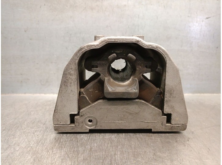 Replacement right engine mount for Seat Leon (1M1) 1.9 TDI OEM IAM reference 1J0199262CB 1J0199262CB 