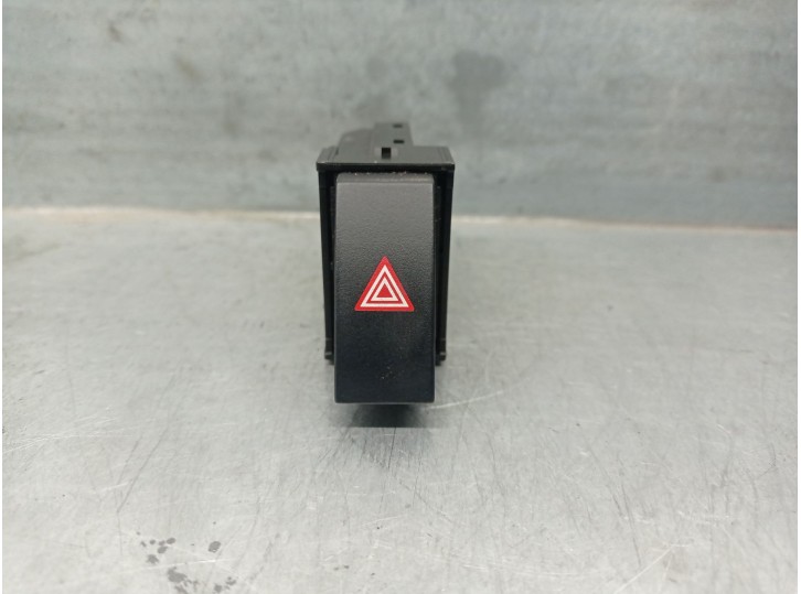 Replacement hazard warning switch for Lexus CT (ZWA10_) 200h (ZWA10_) OEM IAM reference 15B450 