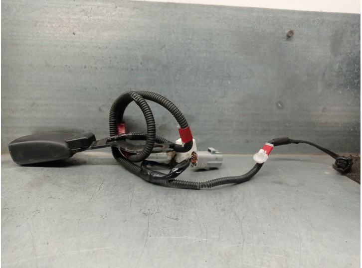 Recambio de enganche cinturon para lexus ct (zwa10_) 200h (zwa10_) referencia OEM IAM 64630AL070 64630AL070 E034501