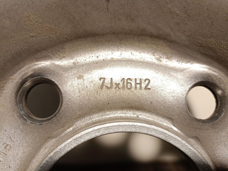 Recambio de llanta para peugeot expert furgón pro standard referencia OEM IAM 9806106780 R167JX16H2ET46 