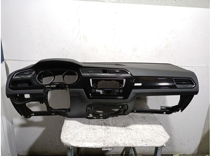 Recambio de salpicadero para volkswagen touran (5t1) 2.0 tdi referencia OEM IAM  5TB857003E 