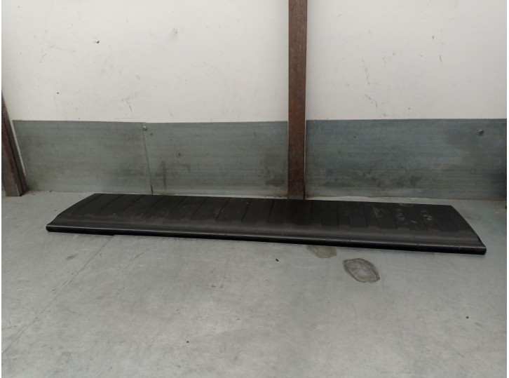 Recambio de guarnecido porton trasero para bmw x5 (e70) xdrive 35 d referencia OEM IAM 51477145899 51477283322 