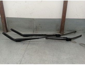 Recambio de brazo limpia delantero derecho para bmw x5 (e70) xdrive 35 d referencia OEM IAM 61617153739 61617153736