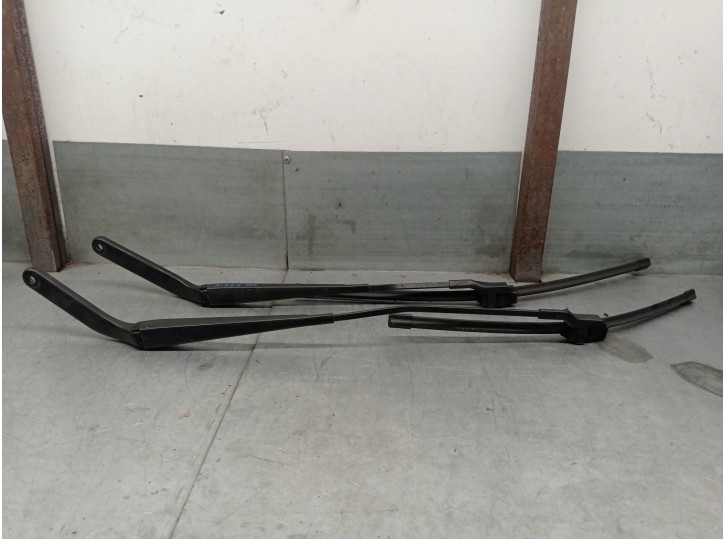 Recambio de brazo limpia delantero derecho para bmw x5 (e70) xdrive 35 d referencia OEM IAM 61617153739 61617153736