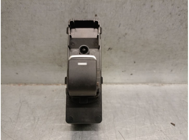 Replacement rear left window lift switch for Mazda 6 Sedan (GJ, GL) 2.2 D (GJ2FP) OEM IAM reference GMM766380 GMM766380 
