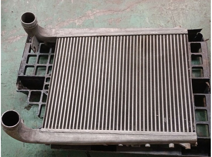 Recambio de intercooler para renault premium distribution referencia OEM IAM 7420833583 K2637 BEHR