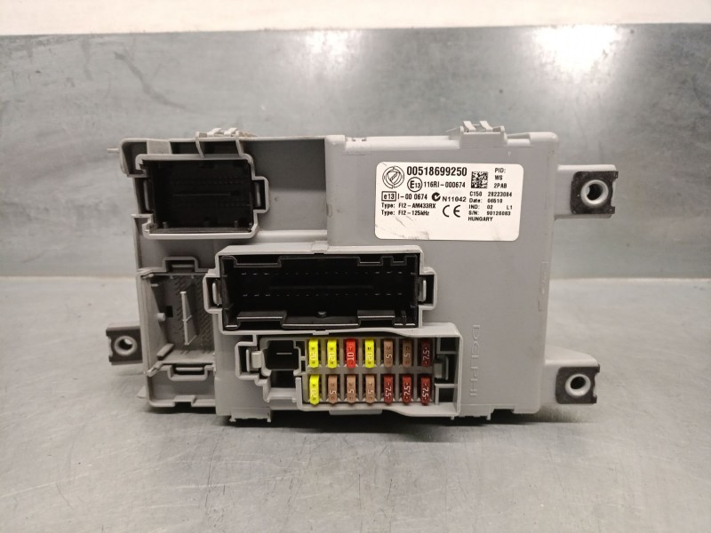 Recambio de caja reles / fusibles para fiat grande punto (199_) 1.3 d multijet referencia OEM IAM 00518699250  