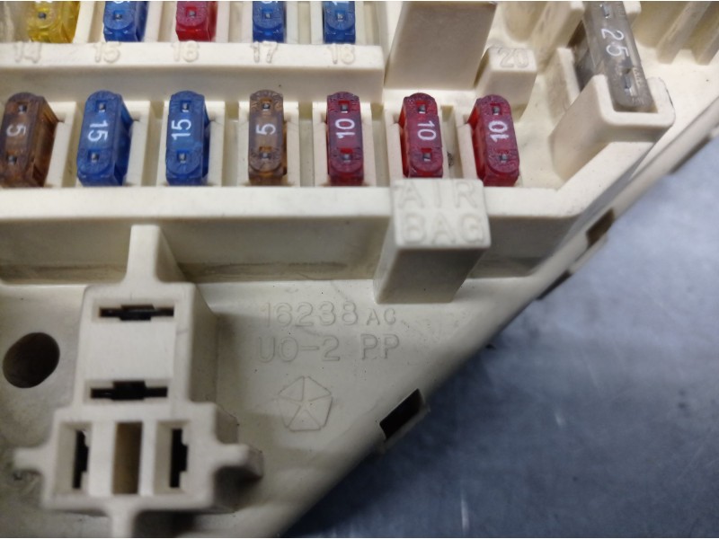 Recambio de caja reles / fusibles para chrysler new yorker 3.5 i 24v referencia OEM IAM 16238AC  