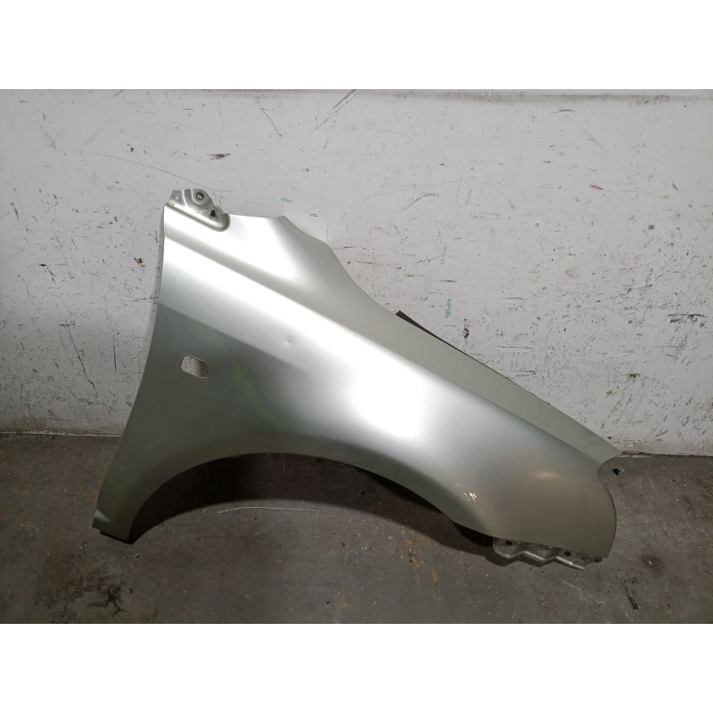 Recambio de aleta delantera derecha para toyota avensis (_t25_) 2.0 (azt250_) referencia OEM IAM  5381105020 