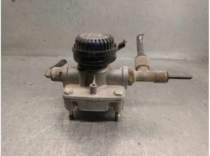 Recambio de valvula aire adicional para renault premium distribution referencia OEM IAM 9730110040 WABCO