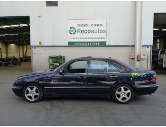mercedes-benz clase e (w210) berlina del año 2002
