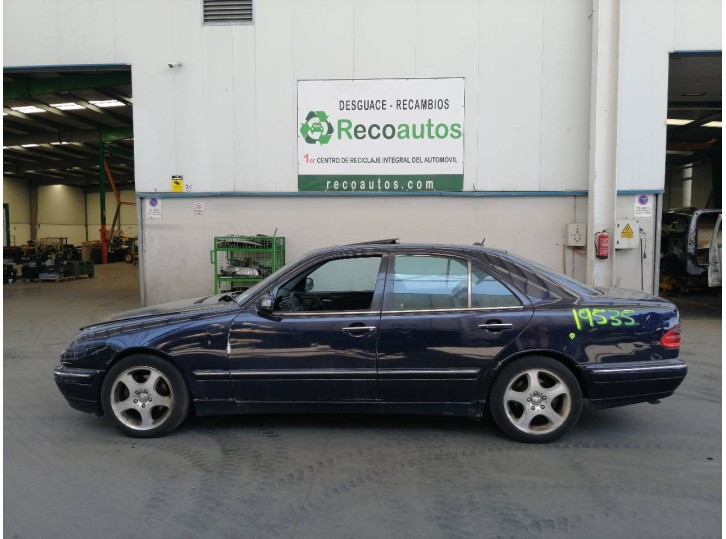 mercedes-benz clase e (w210) berlina del año 2002