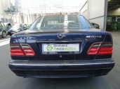 mercedes-benz clase e (w210) berlina del año 2002