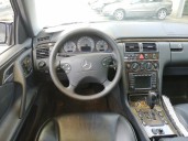 mercedes-benz clase e (w210) berlina del año 2002