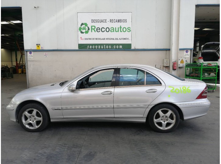 mercedes-benz clase c (w203) berlina del año 2004