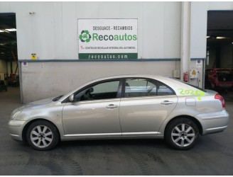 toyota avensis berlina (t25) del año 2004
