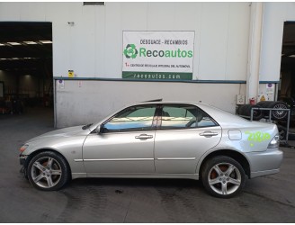 lexus is i (_e1_) del año 2003