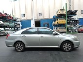 toyota avensis (_t25_) del año 2004
