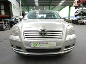 toyota avensis (_t25_) del año 2004