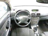 toyota avensis (_t25_) del año 2004