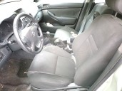 toyota avensis (_t25_) del año 2004