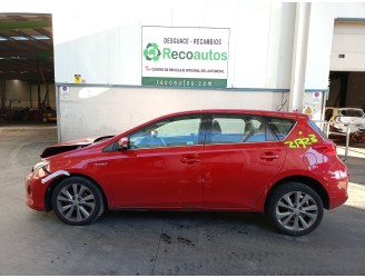 toyota auris (_e18_) del año 2014