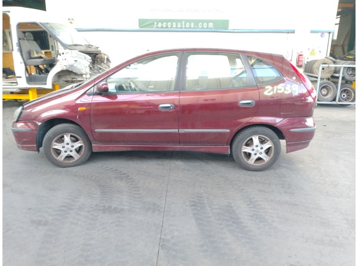 nissan almera tino (v10) del año 2004