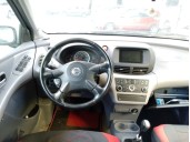 nissan almera tino (v10) del año 2004