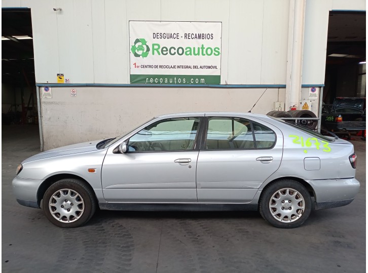 nissan primera hatchback (p11) del año 2000