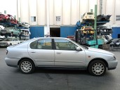 nissan primera hatchback (p11) del año 2000