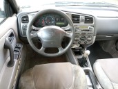nissan primera hatchback (p11) del año 2000