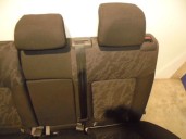 Recambio de asientos traseros para peugeot 3008 allure referencia OEM IAM 4019857 TELA NEGRA Y GRIS 5 PUERTAS