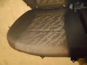 Recambio de asientos traseros para peugeot 3008 allure referencia OEM IAM 4019857 TELA NEGRA Y GRIS 5 PUERTAS