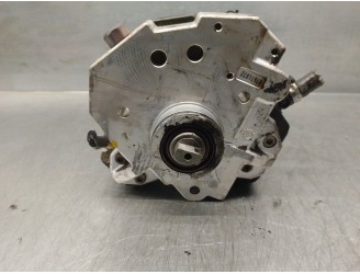 Replacement injection pump for Volvo S60 saloon D5 OEM IAM reference 8689590 0445010043 BOSCH