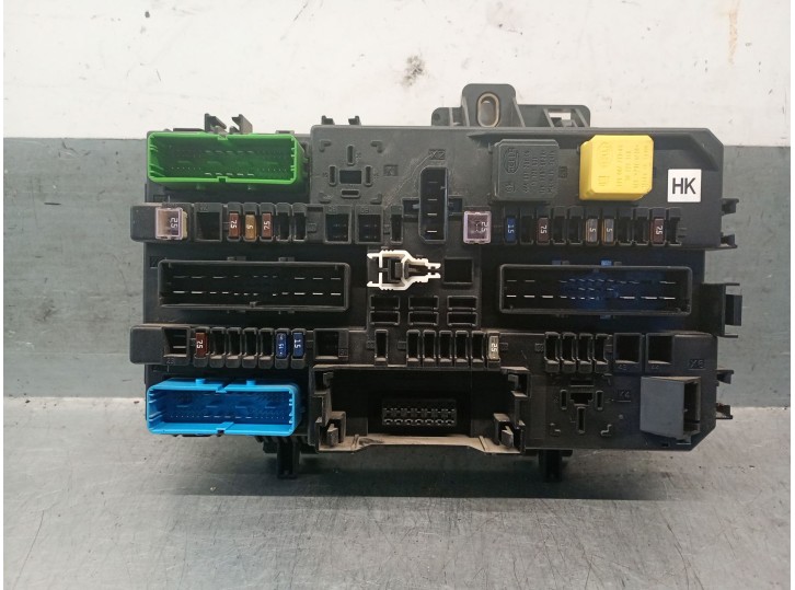 Recambio de caja reles / fusibles para opel astra h gtc (a04) 1.9 cdti 16v (l08) referencia OEM IAM 13206762 5DK00866932 HELLA
