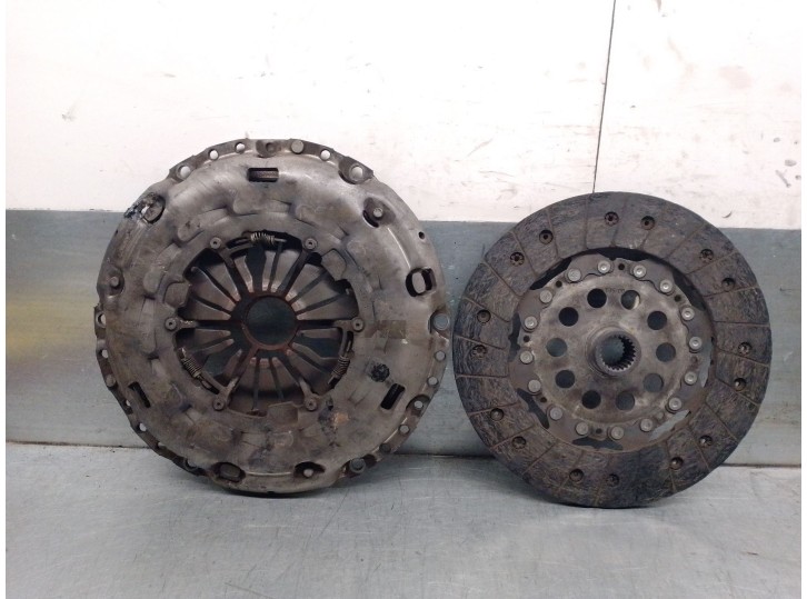 Replacement clutch kit for Volvo S60 I (384) D5 OEM IAM reference 30735828 30783258 LUK