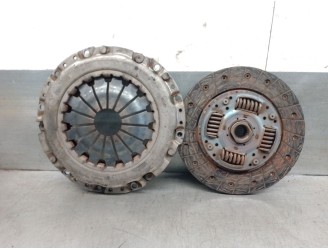 Recambio de kit embrague para kia carens iv 1.6 gdi referencia OEM IAM 4130026100 4110026400 SECO