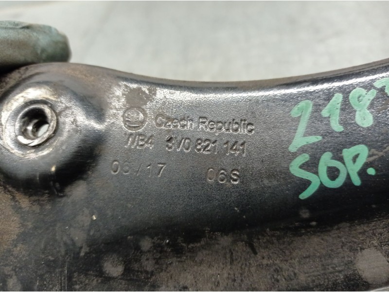 Recambio de refuerzo lateral para skoda superb iii (3v3) 2.0 tdi referencia OEM IAM 3V0821141  