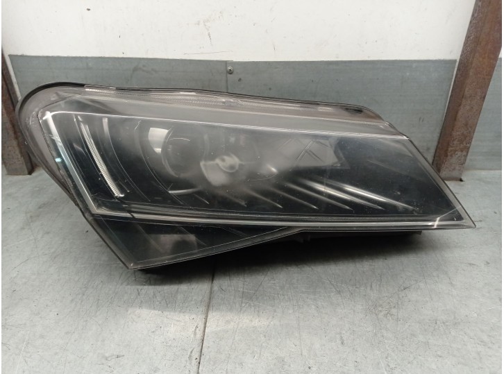 Replacement right headlight for Skoda Superb III (3V3) 2.0 TDI OEM IAM reference 3V1941016A 3V1941018A 1ZS01193922 HELLA