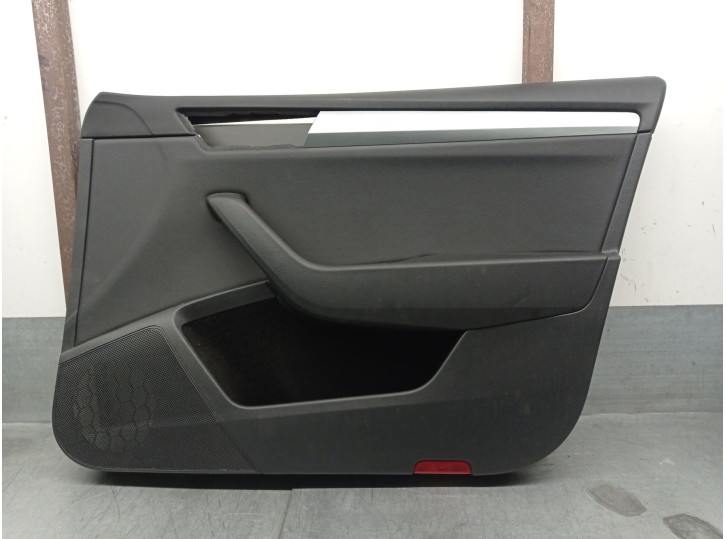 Recambio de guarnecido puerta delantera derecha para skoda superb iii (3v3) 2.0 tdi referencia OEM IAM 3V1867014A 3V0867012 