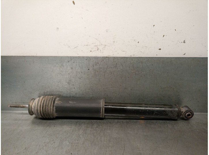 Recambio de amortiguador trasero izquierdo para ssangyong rodius i 2.7 xdi referencia OEM IAM 4531021000 4530121000 