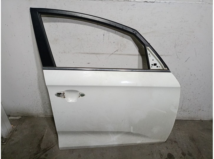 Replacement right front door for Kia Carens IV 1.7 CRDi OEM IAM reference 76004A4000 