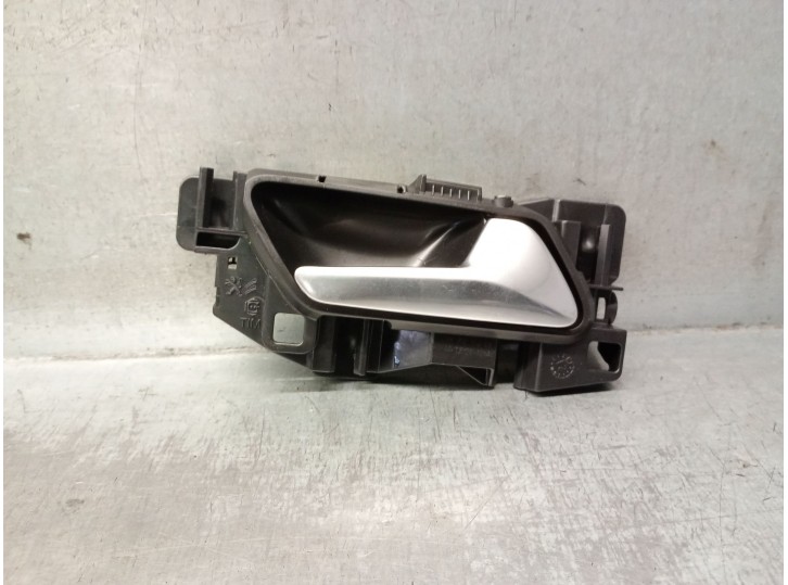 Replacement front right interior door handle for Opel Mokka 1.2 (76) OEM IAM reference 98201552VV 