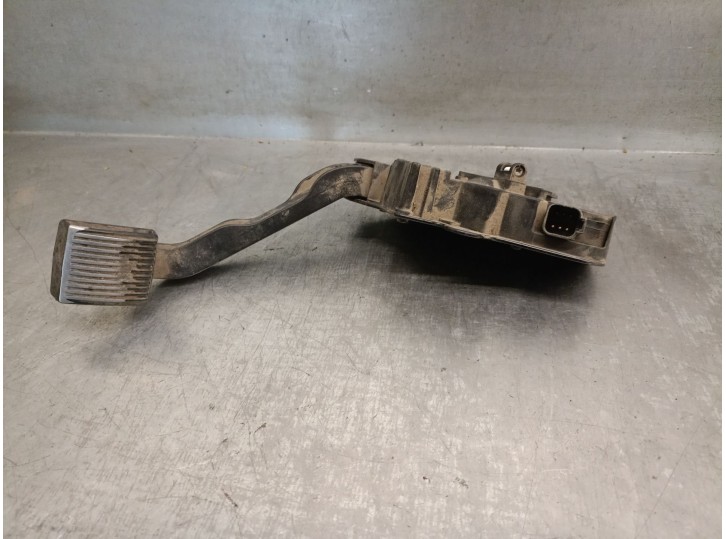 Replacement accelerator pedal for Renault Premium Distribution OEM IAM reference 7484557628 7484557628 