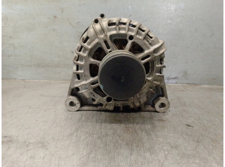 Replacement alternator for Citroën DS3 1.2 12V e-THP OEM IAM reference 9818677980 2713135A VALEO