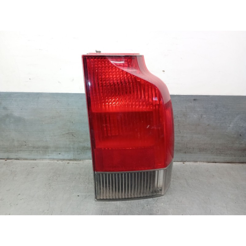 Recambio de piloto trasero derecho para volvo v70 ii (285) d5 referencia OEM IAM 9154498  