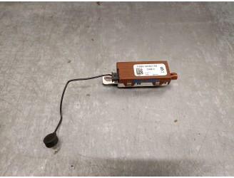Replacement antenna for Land Rover Discovery V (L462) 2.0 SD4 4x4 OEM IAM reference FW9318C847EB 