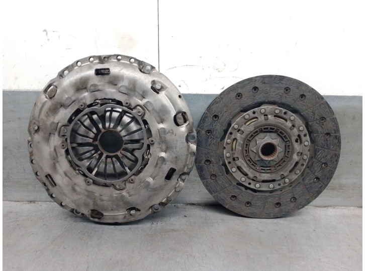 Replacement clutch kit for Volvo V50 (545) 2.0 D OEM IAM reference 31367652 31367652 LUK
