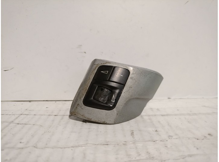 Recambio de mando volante para opel astra h twintop (a04) 1.9 cdti (l67) referencia OEM IAM 13208859  88139803